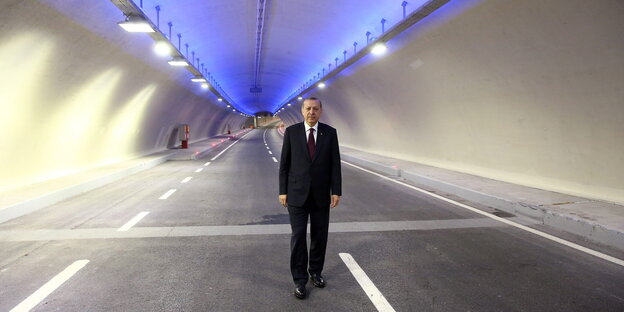 Präsident Recep Tayyip Erdoğan im Eurasiatunnel Präsident Recep Tayyip Erdoğan im Eurasiatunnel