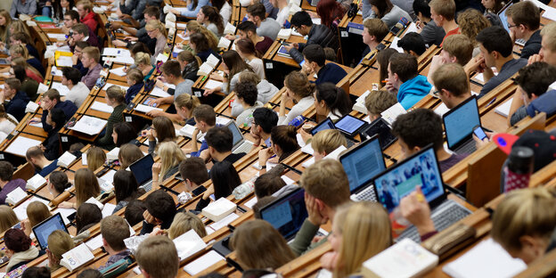 Studenten in einem Hörsaal