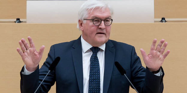 Frank-Walter Steinmeier gestikuliert Frank-Walter Steinmeier gestikuliert