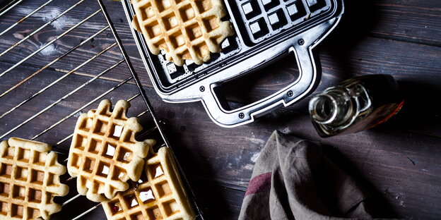 Waffeln mit Ahornsirup Waffeln mit Ahornsirup