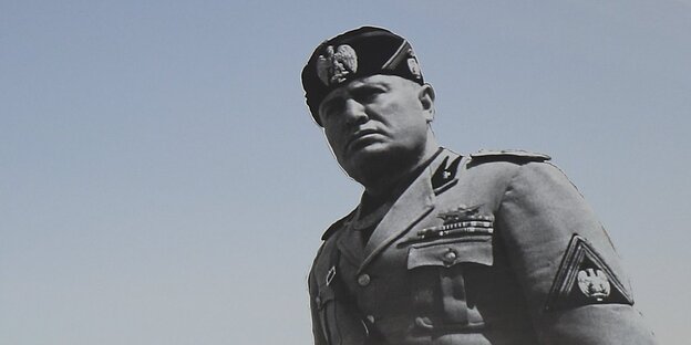 Benito Mussolini als Pappfigur Benito Mussolini als Pappfigur