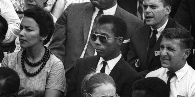 Mehrere Menschen, darunter James Baldwin Mehrere Menschen, darunter James Baldwin