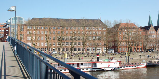 Die Schlachte in Bremen: eine Flaniermeile entlang der Weser Die Schlachte in Bremen: eine Flaniermeile entlang der Weser