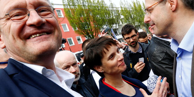 Jörg Meuthen, Frauke Petry und Marcus Pretzell stehen bei der Wahlkampfveranstaltung in Essen zusammen Jörg Meuthen, Frauke Petry und Marcus Pretzell stehen bei der Wahlkampfveranstaltung in Essen zusammen