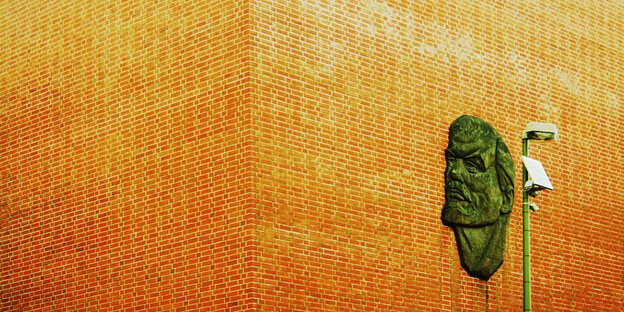 Klinkerwand mit Leninrelief Klinkerwand mit Leninrelief