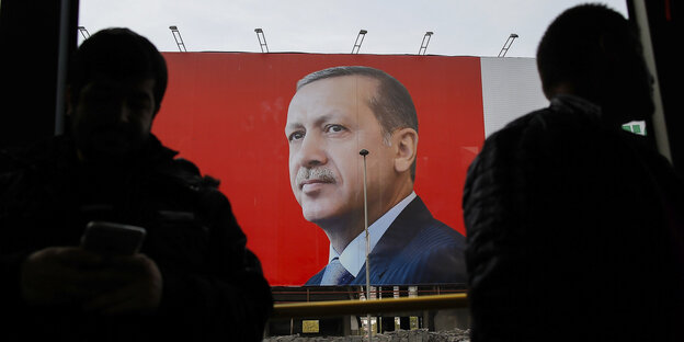 Der türkische Präsident Erdogan auf einem übergroßen Plakat Der türkische Präsident Erdogan auf einem übergroßen Plakat