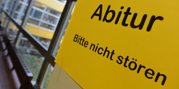 Schild: Abitur - Bitte nicht stören