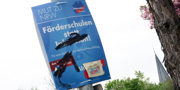 Beschmiertes AfD-Plakat in Köln Beschmiertes AfD-Plakat in Köln