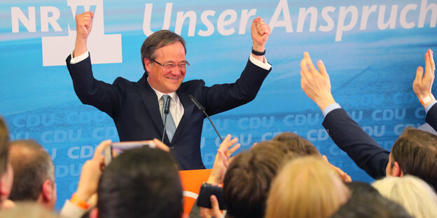 Armin Laschet in Siegerpose Armin Laschet in Siegerpose