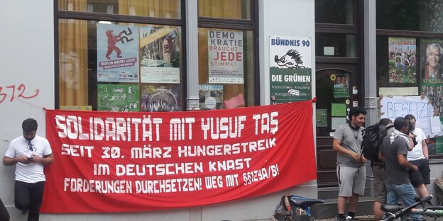 Transparent vor dem Grünen-Büro Transparent vor dem Grünen-Büro