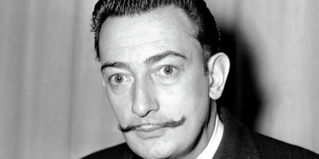 Salvador Dali, auf einem Foto vom November 1942, aufgenommen in New York Salvador Dali, auf einem Foto vom November 1942, aufgenommen in New York