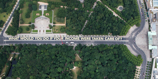 Auf einer Straße steht "What Would Yo Do If Your Income Were Taken Care of?" Auf einer Straße steht "What Would Yo Do If Your Income Were Taken Care of?"