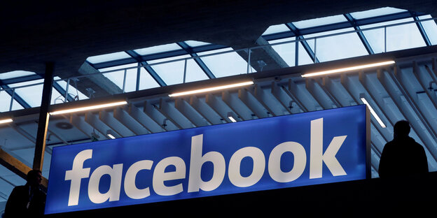 Leucht-Logo von Facebook Leucht-Logo von Facebook