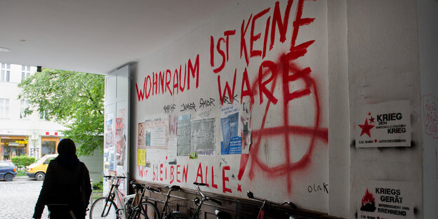 Graffito an einer Hauswand Graffito an einer Hauswand
