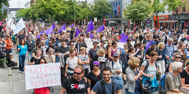 Demonstranten auf der Reeperbahn