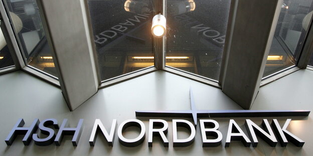 der Schriftzug „HSH Nordbank“ an einem Gebäude der Schriftzug „HSH Nordbank“ an einem Gebäude