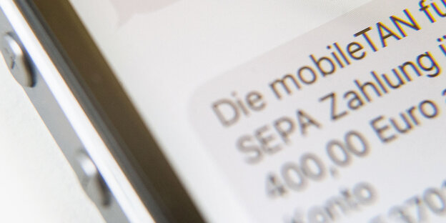eine TAN-SMS auf einem Handy eine TAN-SMS auf einem Handy