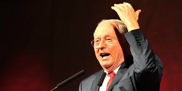 Oskar Lafontaine macht eine Geste Oskar Lafontaine macht eine Geste