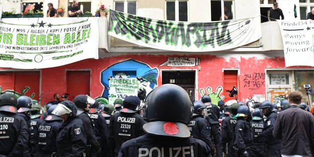 Räumung der Friedel94 Räumung der Friedel94