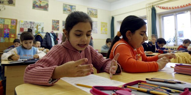 Kinder in einer ungarischen Schule Kinder in einer ungarischen Schule