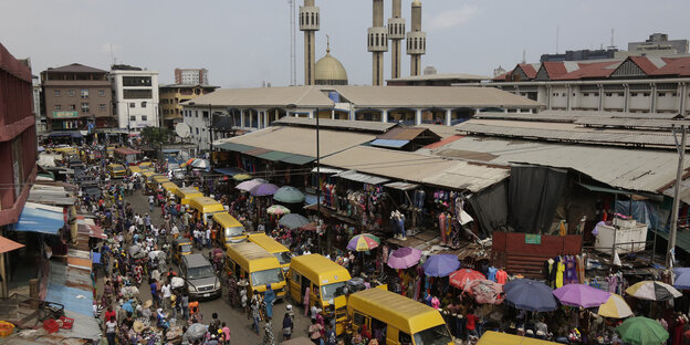 Straßenszene in Lagos Straßenszene in Lagos