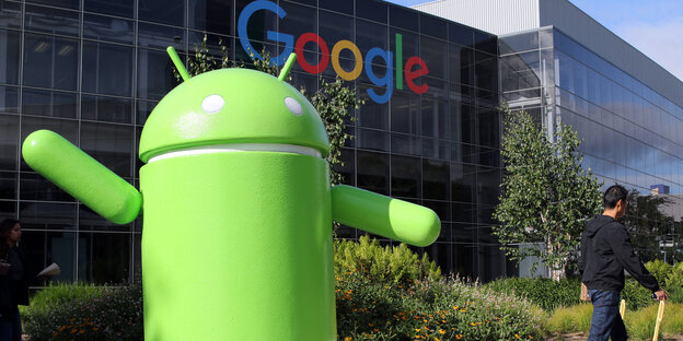Eine übergroße Android-Figur steht auf dem Firmencampus von Google im kalifornischen Mountain View Eine übergroße Android-Figur steht auf dem Firmencampus von Google im kalifornischen Mountain View