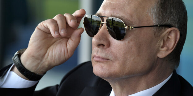 Putin mit Sonnenbrille Putin mit Sonnenbrille