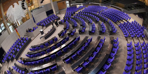 Blick in den leeren Plenarsaal des Bundestages Blick in den leeren Plenarsaal des Bundestages