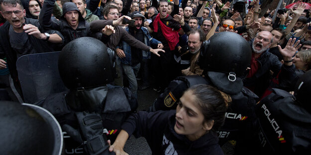 Polizeieinsatz in Barcelona am Tag des Unabhängigkeitsreferendums Polizeieinsatz in Barcelona am Tag des Unabhängigkeitsreferendums