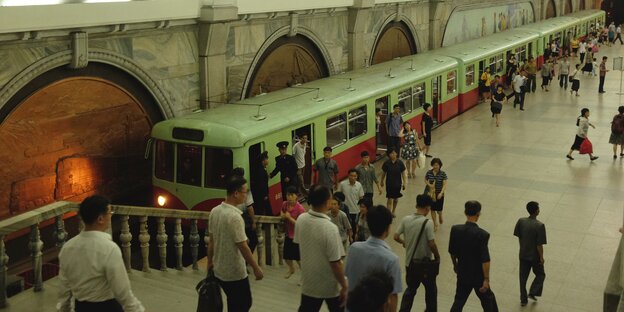 Szene in der Pjöngjanger Metro Szene in der Pjöngjanger Metro