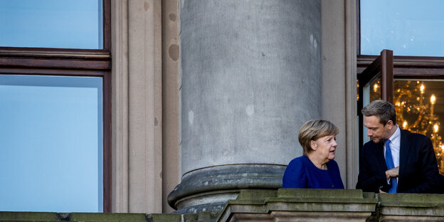 FDP-Politiker Christian Lindner während der JAmaika-Sondierungen an der Seite von Bundeskanzlerin Angela Merkel FDP-Politiker Christian Lindner während der JAmaika-Sondierungen an der Seite von Bundeskanzlerin Angela Merkel
