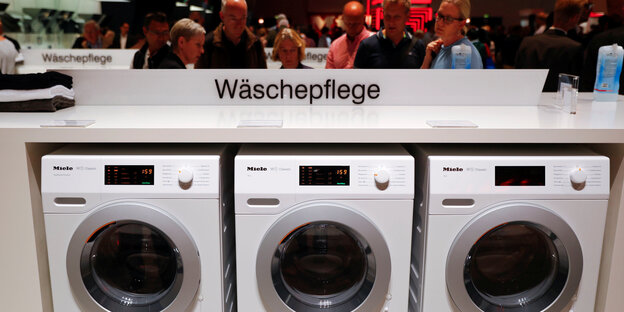 Waschmaschinen auf einer Messe in Berlin 2017 Waschmaschinen auf einer Messe in Berlin 2017