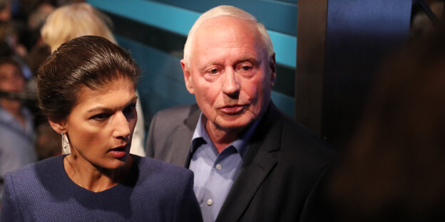 Sahra Wagenknecht steht neben Oskar Lafontaine Sahra Wagenknecht steht neben Oskar Lafontaine