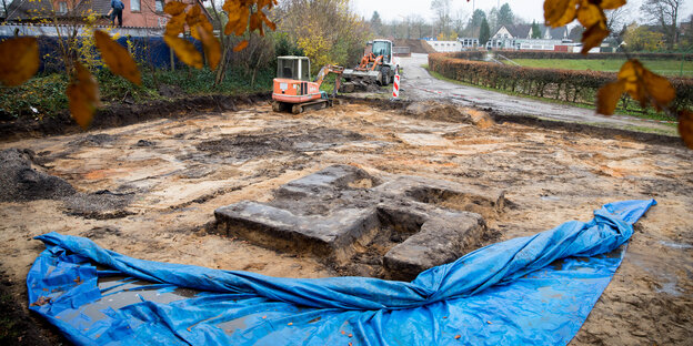 Hakenkreuz aus Beton Hakenkreuz aus Beton