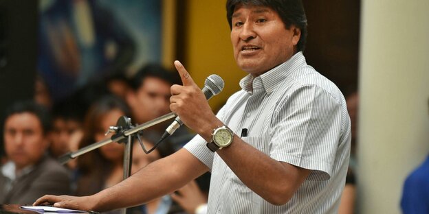Ein Mann am Mikro, Evo Morales Ein Mann am Mikro, Evo Morales