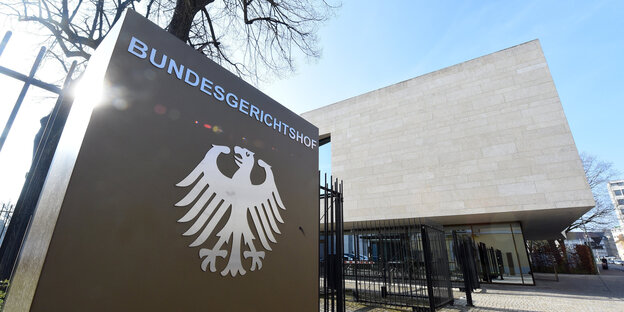 Auf einem Betonklotz steht „Bundesgerichtshof“ Auf einem Betonklotz steht „Bundesgerichtshof“