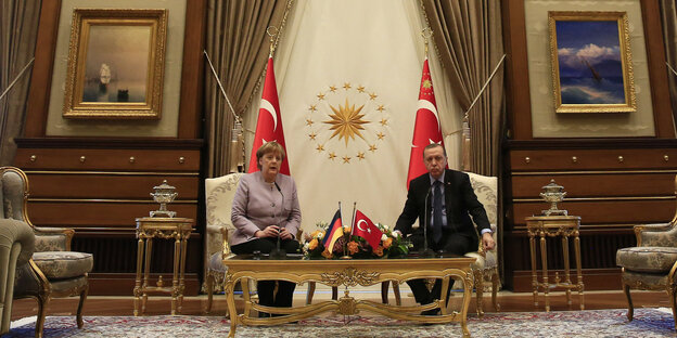 Kanzlerin Angela Merkel und Recep Tayyip Erdogan im vergangenen Februar in Ankara Kanzlerin Angela Merkel und Recep Tayyip Erdogan im vergangenen Februar in Ankara