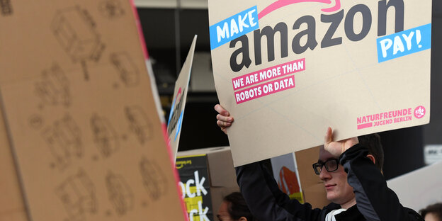 Protest gegen die Arbeitsbedingungen bei Amazon Protest gegen die Arbeitsbedingungen bei Amazon