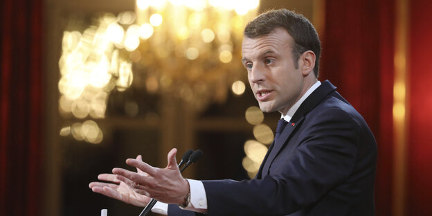 Emmanuel Macron bei seiner Neujahrsansprache in paris Emmanuel Macron bei seiner Neujahrsansprache in paris