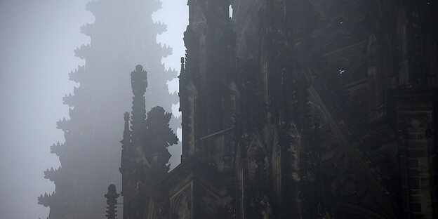 Der Kölner Dom im Nebel Der Kölner Dom im Nebel