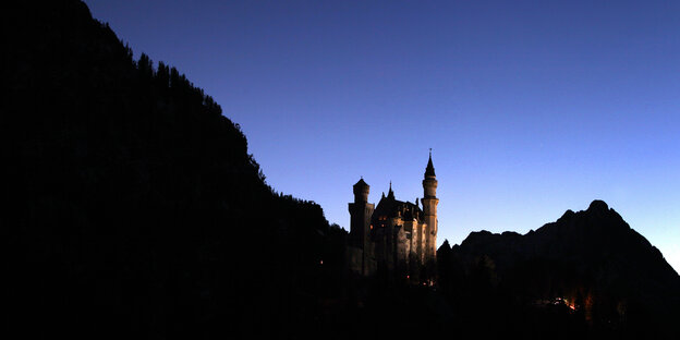 Kulisse Neuschwanstein und Berge Kulisse Neuschwanstein und Berge