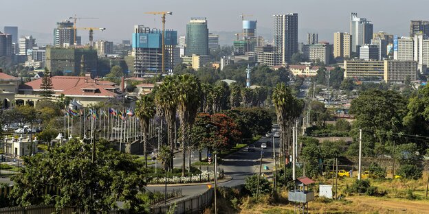 Bild der äthiopischen Hauptstadt Addis Abeba aus der Vogelperspektive Bild der äthiopischen Hauptstadt Addis Abeba aus der Vogelperspektive