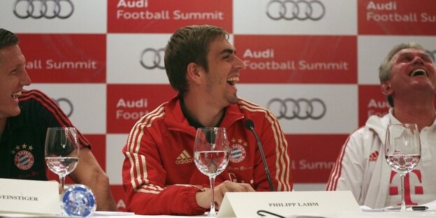 Philipp Lahm während einer Pressekonferenz des FC Bayern München Philipp Lahm während einer Pressekonferenz des FC Bayern München