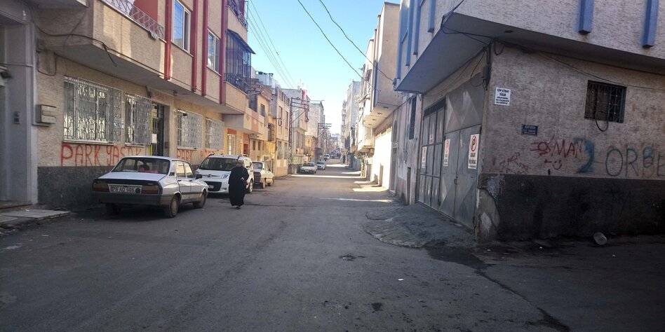 Menschenleere Straße in Kilis