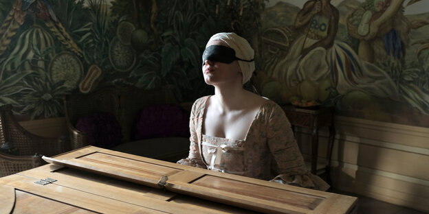Maria Dragus als Maria Theresia Paradis in dem Film "Licht" Maria Dragus als Maria Theresia Paradis in dem Film "Licht"