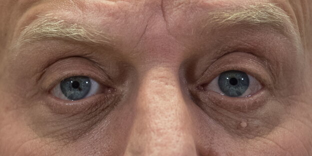 die Augen eines Mannes in Nahaufnahme die Augen eines Mannes in Nahaufnahme