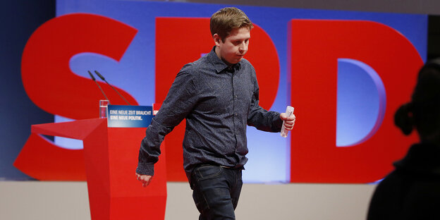 Der Bundesvorsitzende der Jusos, Kevin Kühnert, auf dem Bundesparteitag der SPD Der Bundesvorsitzende der Jusos, Kevin Kühnert, auf dem Bundesparteitag der SPD