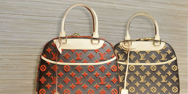 zwei Handtaschen zwei Handtaschen
