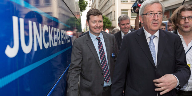 Martin Sedlmayr und Jean-Claude Juncker auf dem Weg zu einer Veranstaltung Martin Sedlmayr und Jean-Claude Juncker auf dem Weg zu einer Veranstaltung