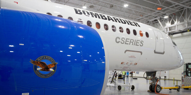 Flugzeug im Hangar: Bombardier-Fertigung in Quebec Flugzeug im Hangar: Bombardier-Fertigung in Quebec